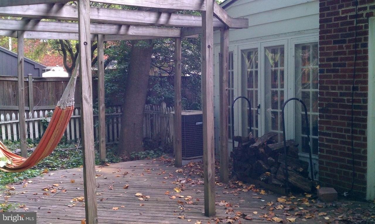 9412 Columbia Blvd - Photo 4 of 29