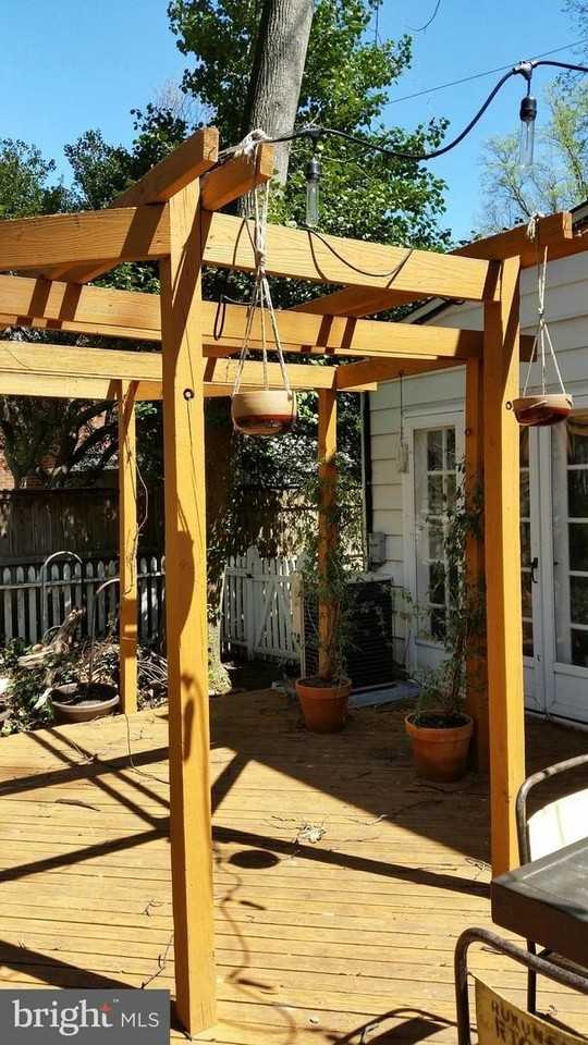 9412 Columbia Blvd - Photo 7 of 29