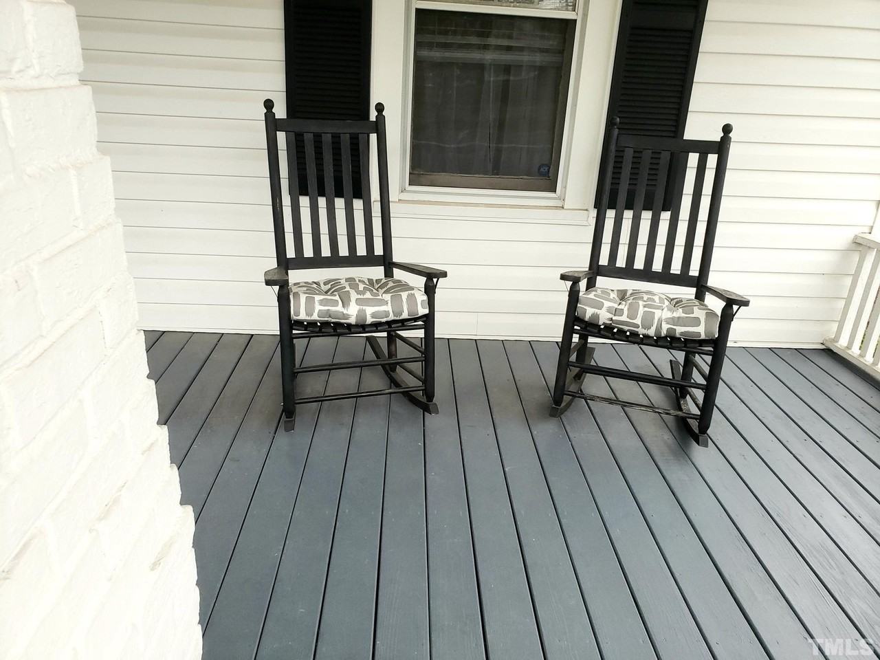 204 E Davis St - Photo 5 of 17