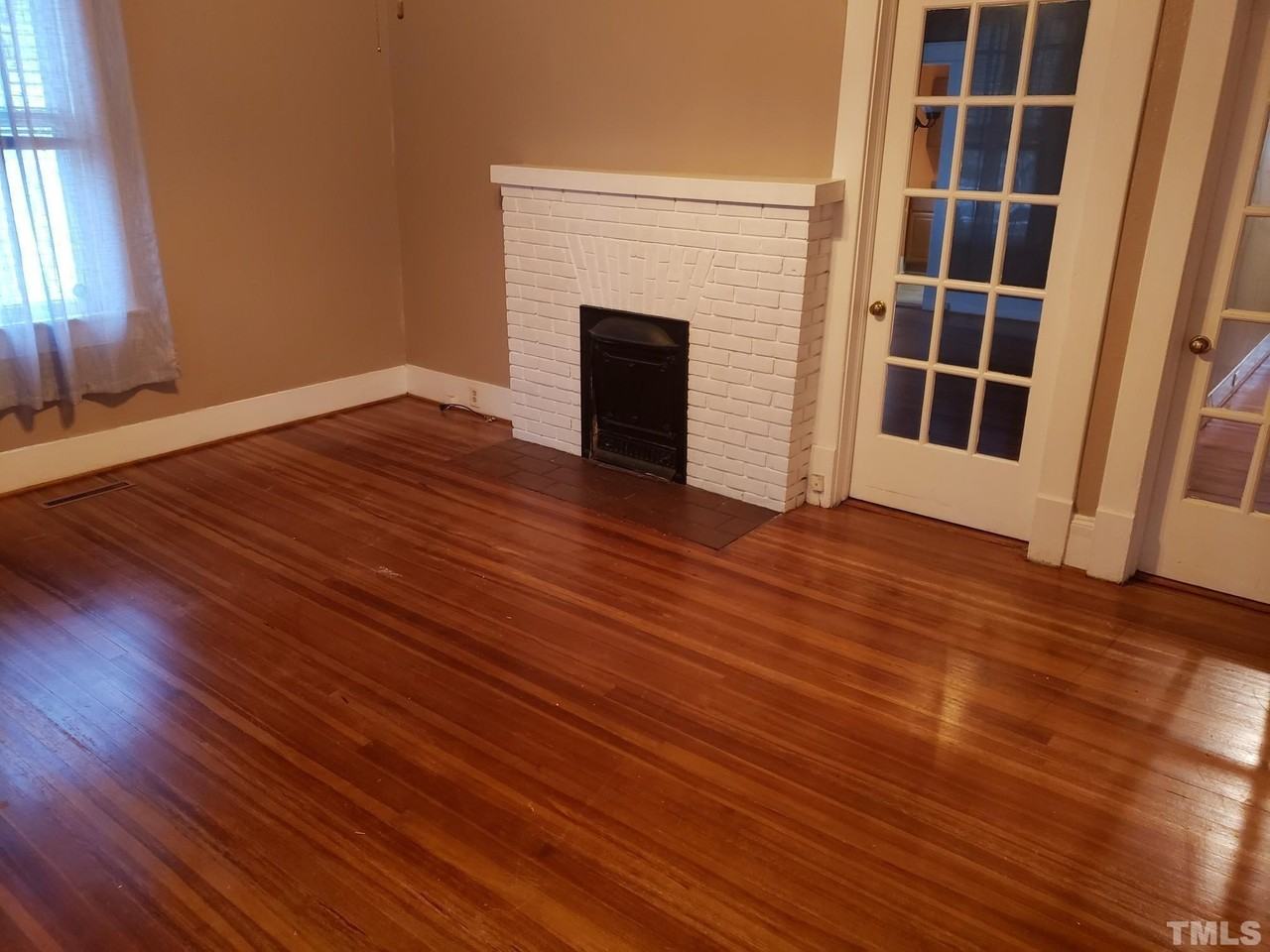 204 E Davis St - Photo 6 of 17