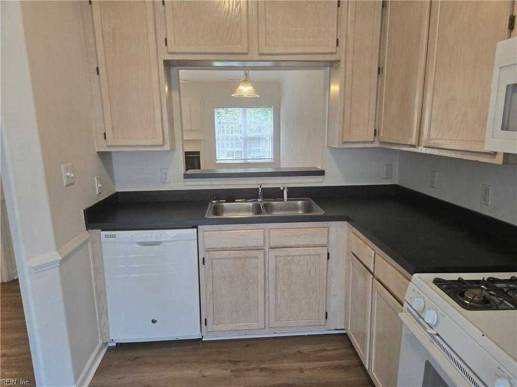2591 Hartley St - Photo 6 of 24