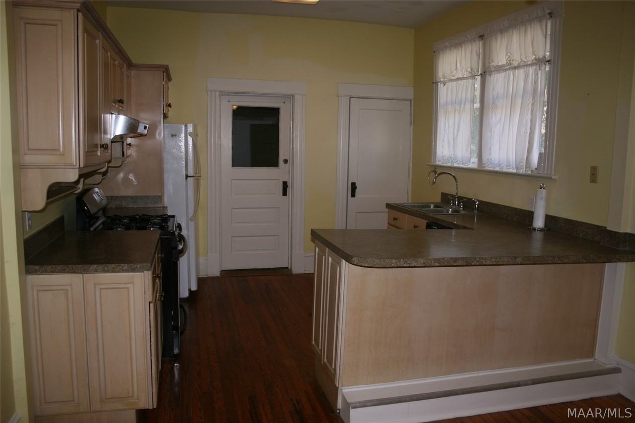 917 Park Ave - Photo 5 of 9
