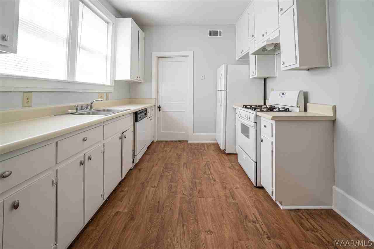 1131 S Perry St - Photo 2 of 6