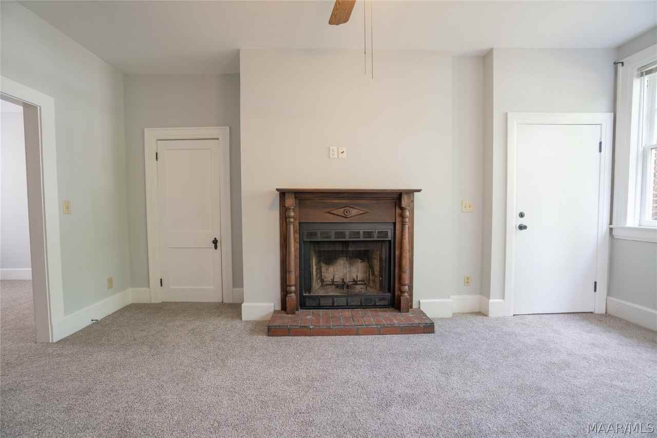 1131 S Perry St - Photo 4 of 6