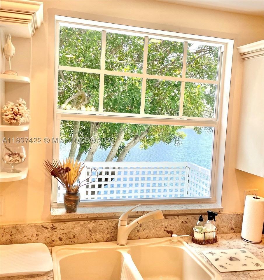905 Mainsail Cir #905 - Photo 2 of 11
