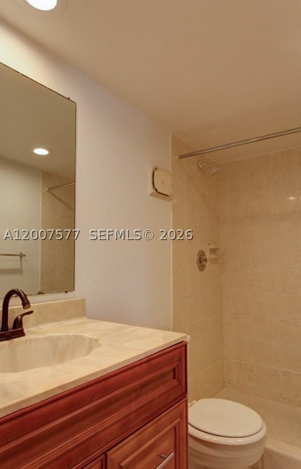 8020 Sw 17th Pl #3-5 - Photo 4 of 27