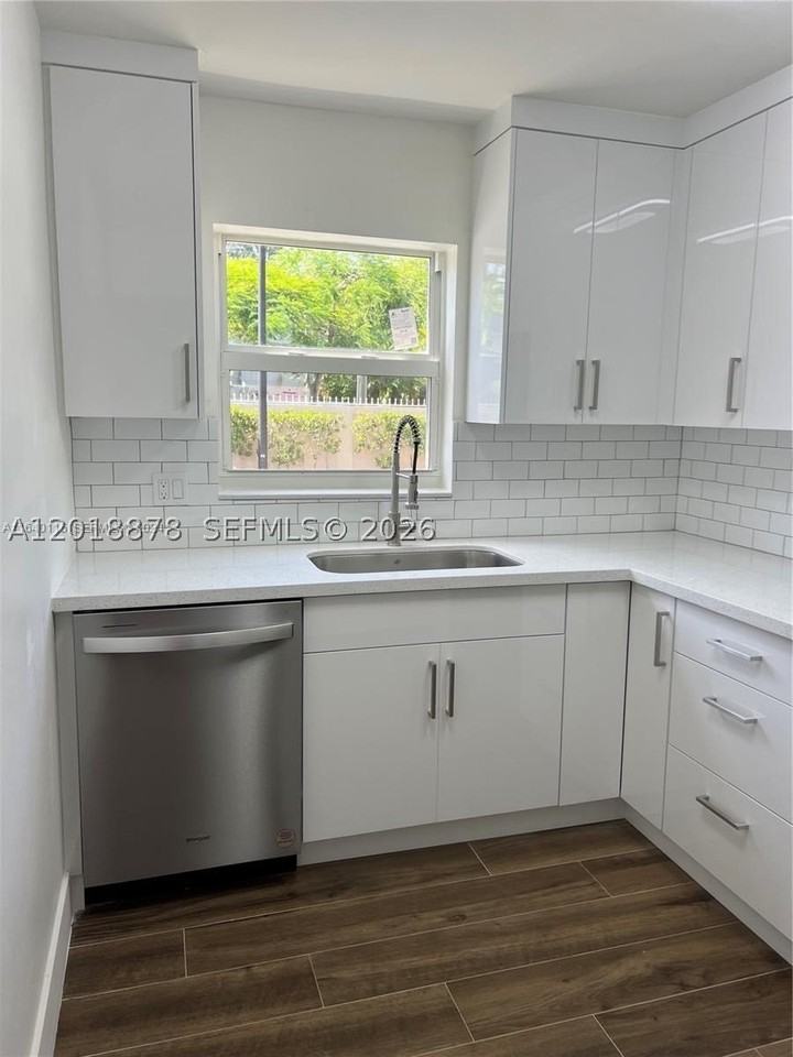 7775 Sw 86th St - Photo 3 of 14