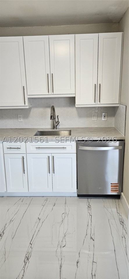 160 Nw 14th St #9 - Photo 2 of 25
