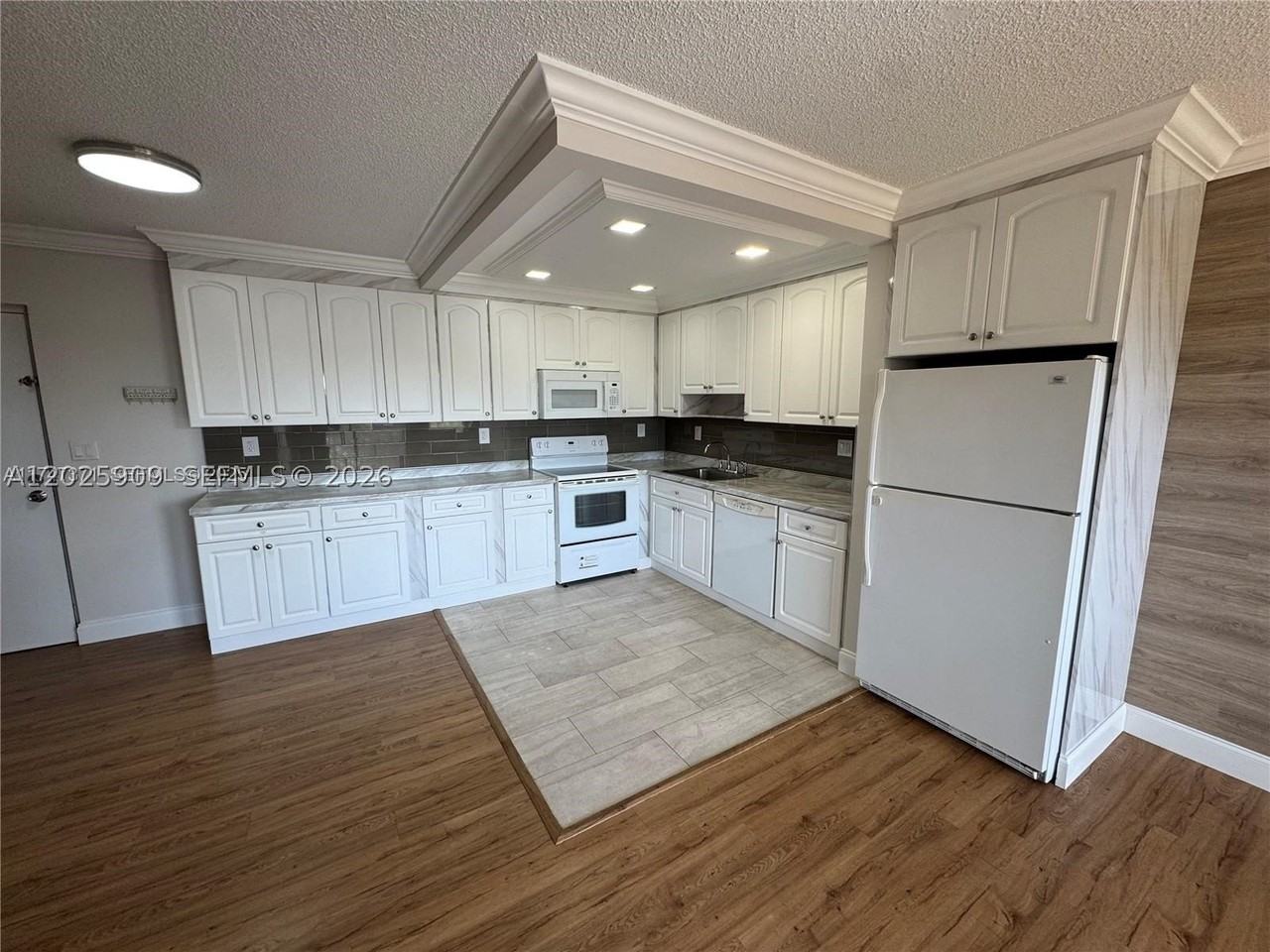 1121 Sw 122nd Ave #412-2 - Photo 3 of 14