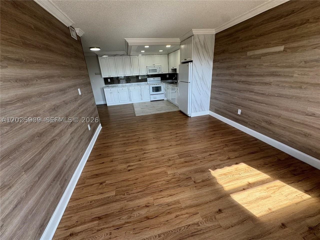 1121 Sw 122nd Ave #412-2 - Photo 4 of 14