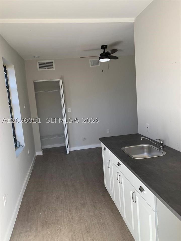 2932 Nw 16th Ave #2B - Photo 2 of 7