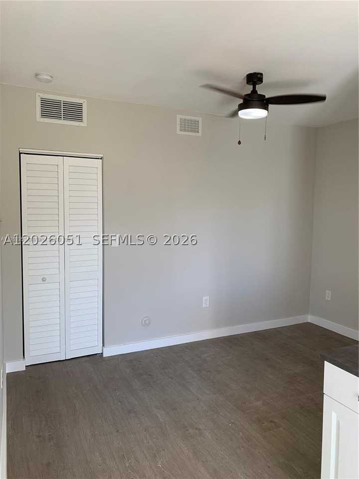 2932 Nw 16th Ave #2B - Photo 3 of 7
