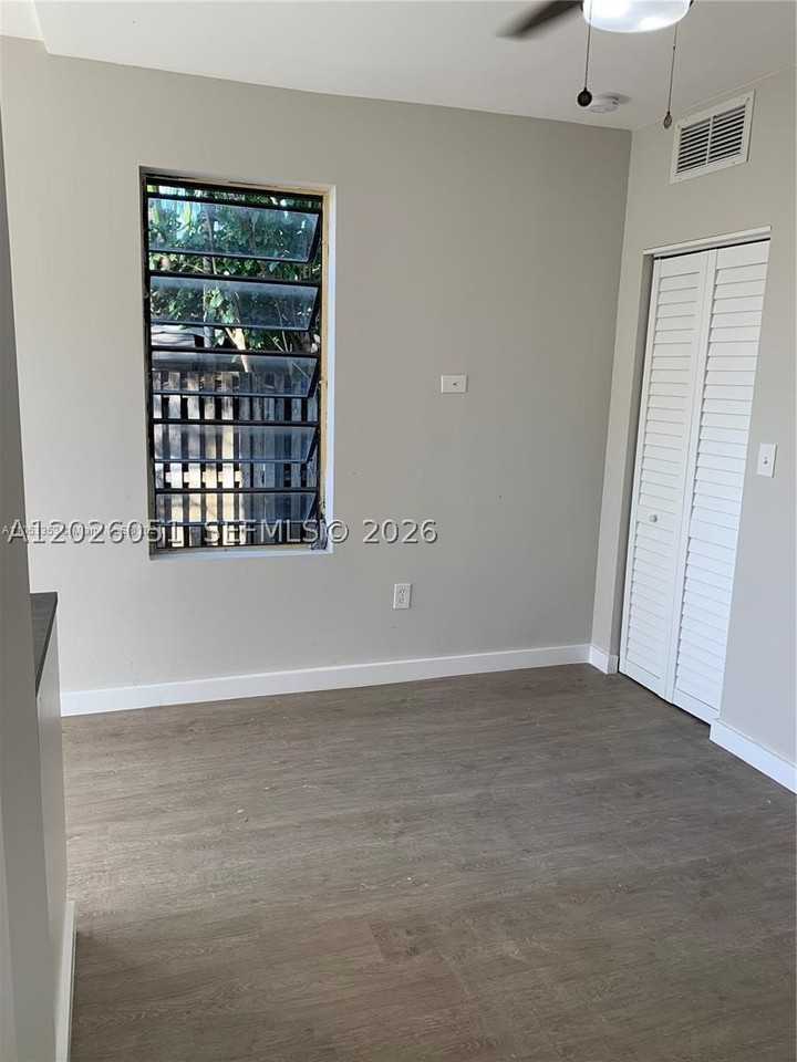 2932 Nw 16th Ave #2B - Photo 4 of 7