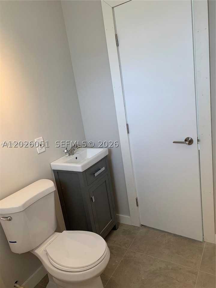 2932 Nw 16th Ave #2B - Photo 5 of 7