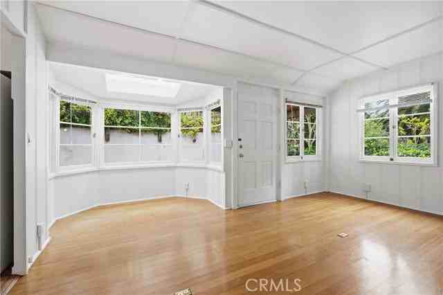 550 Saint Anns Dr - Photo 5 of 8