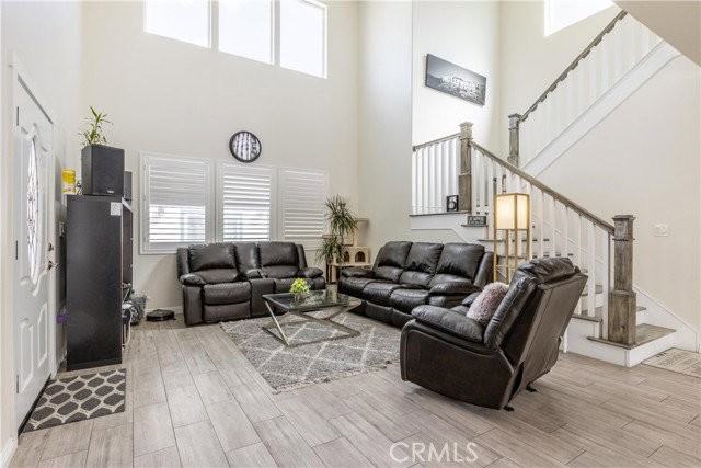12751 Hazel Ave - Photo 2 of 8