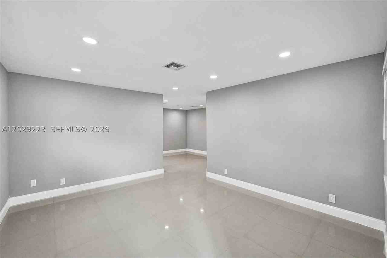 1423 Garfield St - Photo 4 of 22