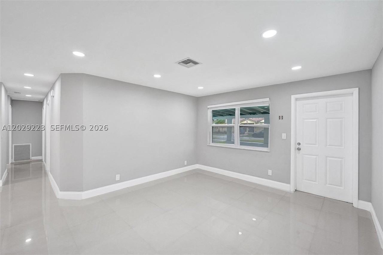 1423 Garfield St - Photo 6 of 22