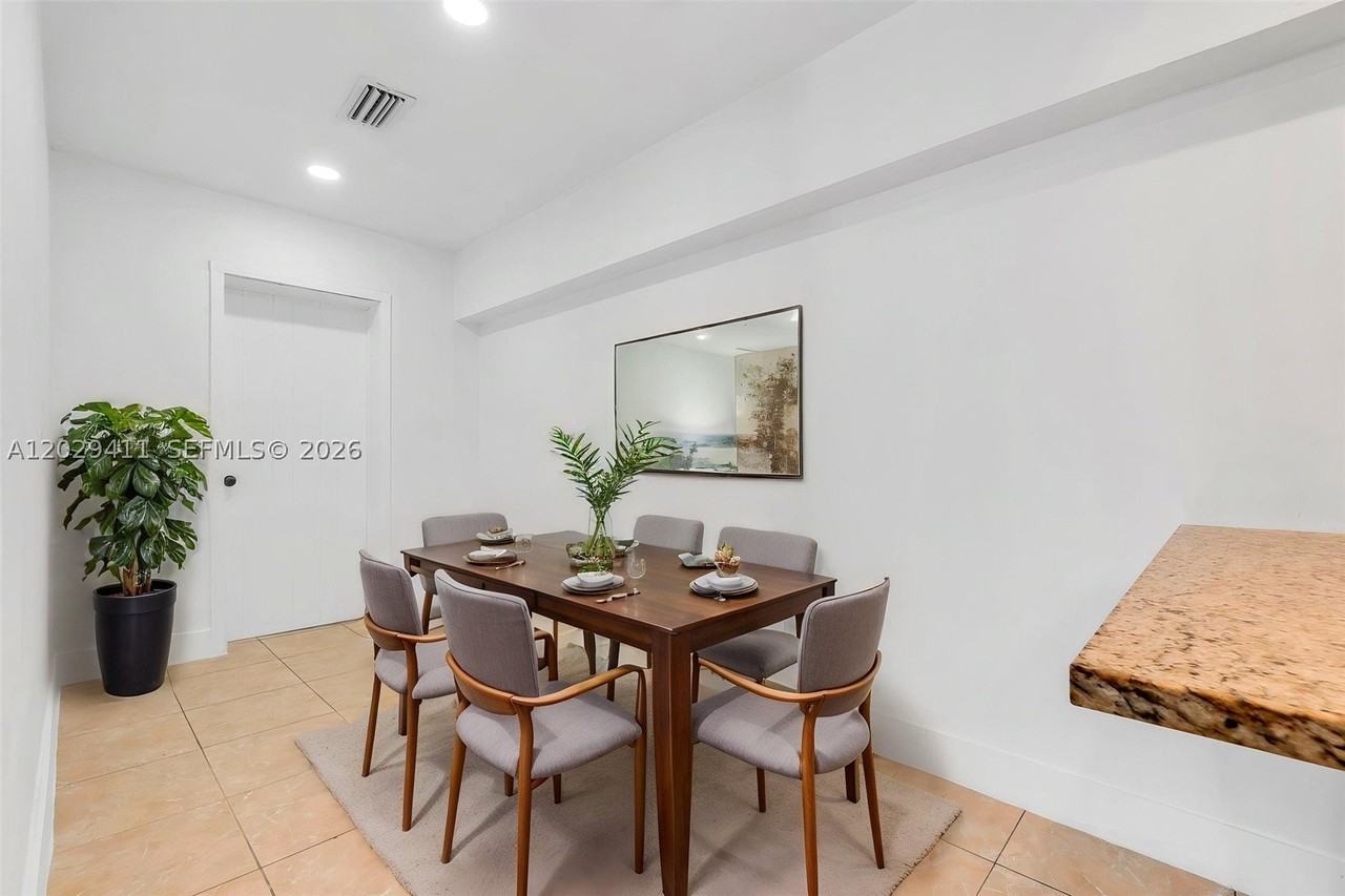 6101 Sw 24th St #1 - Photo 5 of 23