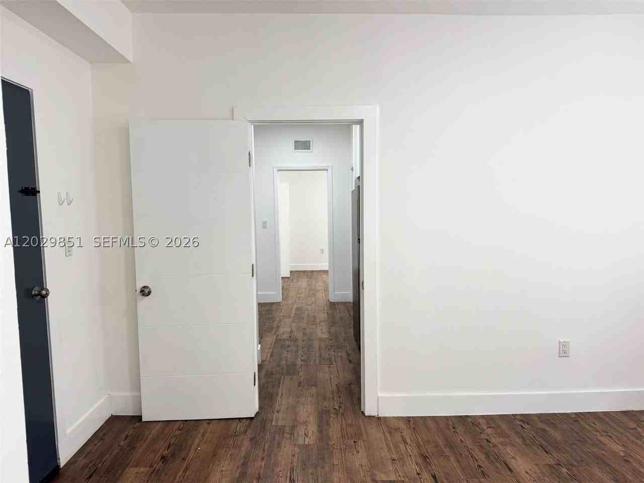 321 Sw 9th Ave #4 - Photo 3 of 10