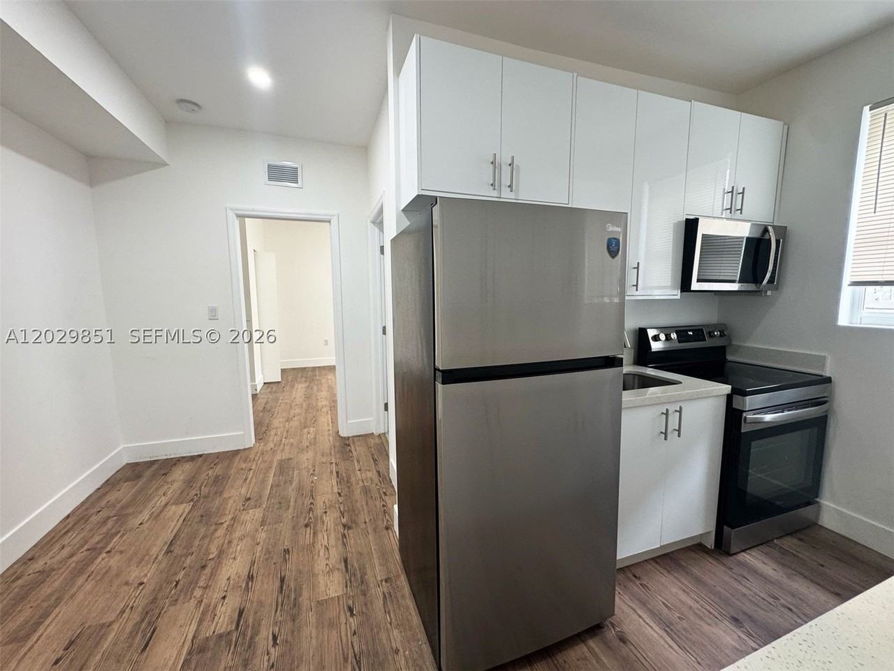 321 Sw 9th Ave #4 - Photo 4 of 10
