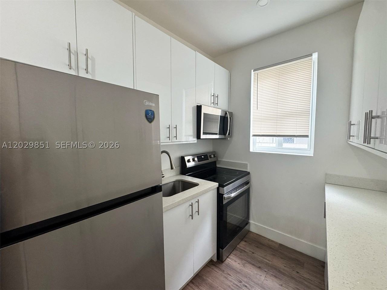 321 Sw 9th Ave #4 - Photo 5 of 10