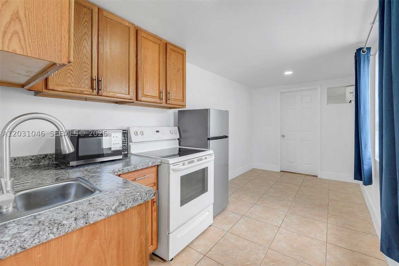 6101 Sw 24th St #2 - Photo 3 of 18