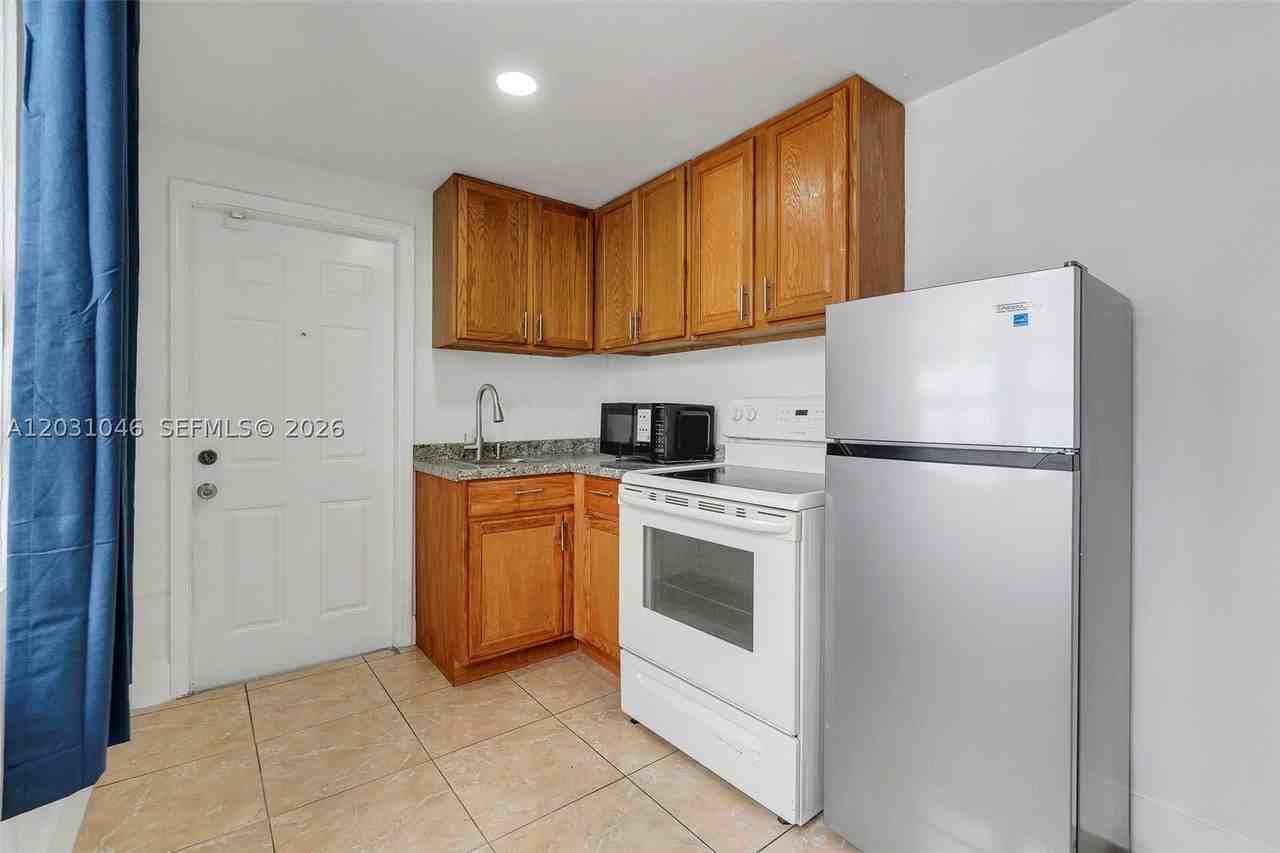 6101 Sw 24th St #2 - Photo 4 of 18