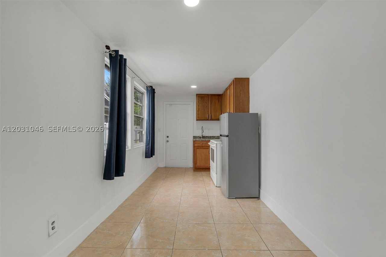 6101 Sw 24th St #2 - Photo 5 of 18