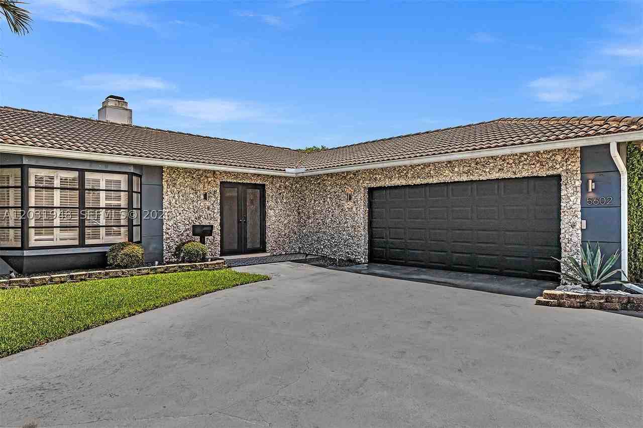5602 S Travelers Palm Ln - Photo 3 of 50