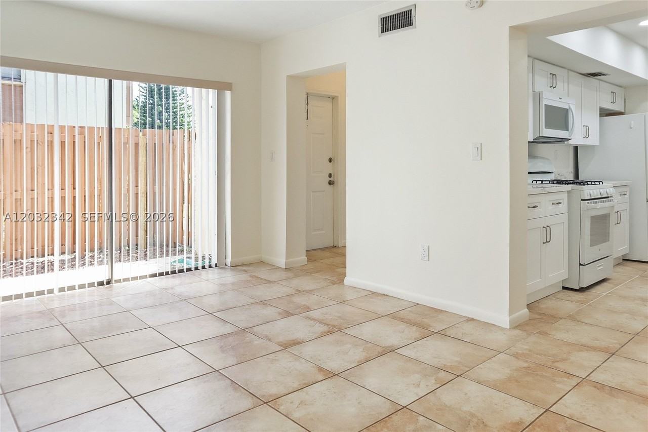 11521 Sw 109th Rd #10A - Photo 3 of 19