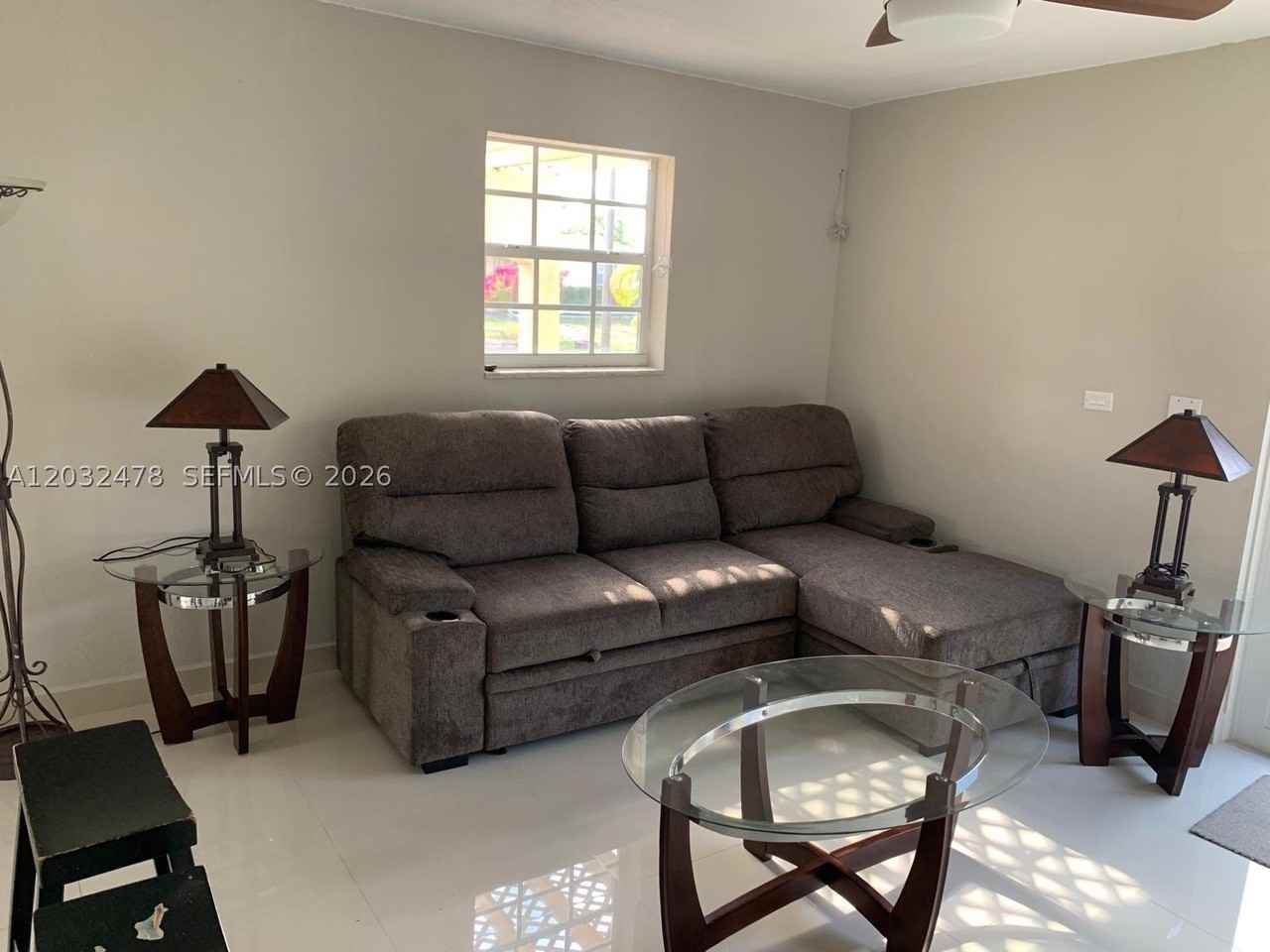 1630 N 68th Ave - Photo 4 of 12