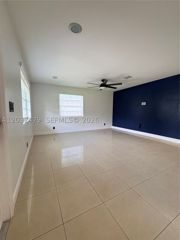 1116 N 61st Ave #1 - Photo 5 of 21