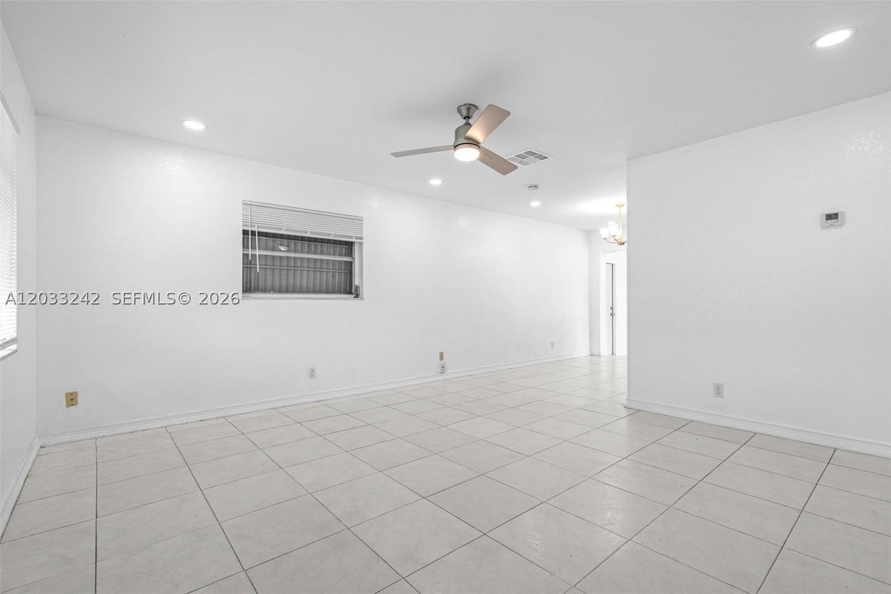 7505 Nw 58th St - Photo 4 of 29