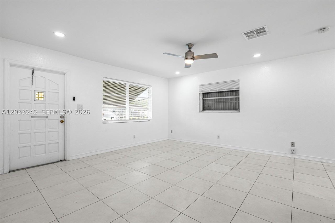 7505 Nw 58th St - Photo 5 of 29