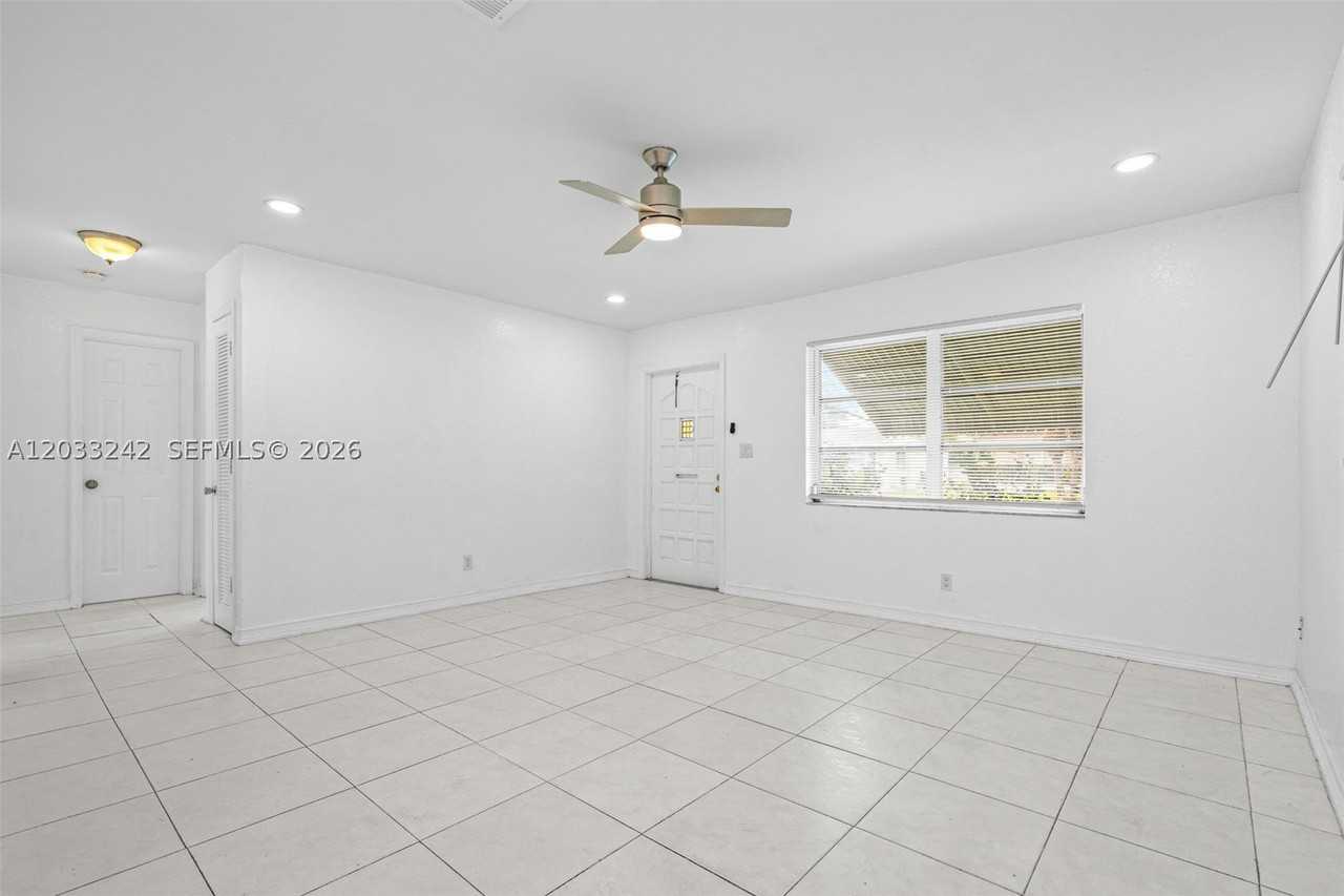 7505 Nw 58th St - Photo 7 of 29