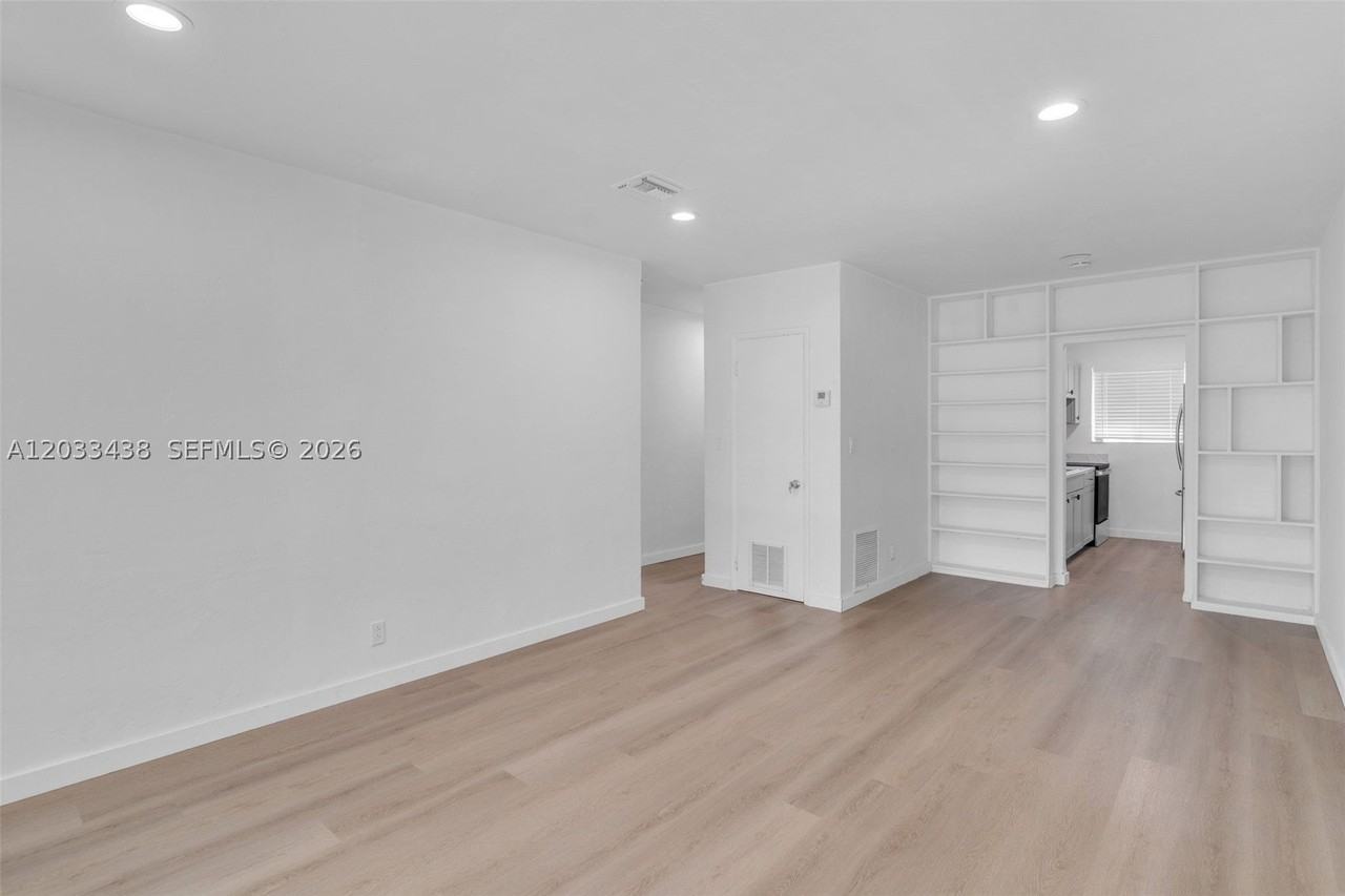 401 Sw 25th Ave - Photo 4 of 40
