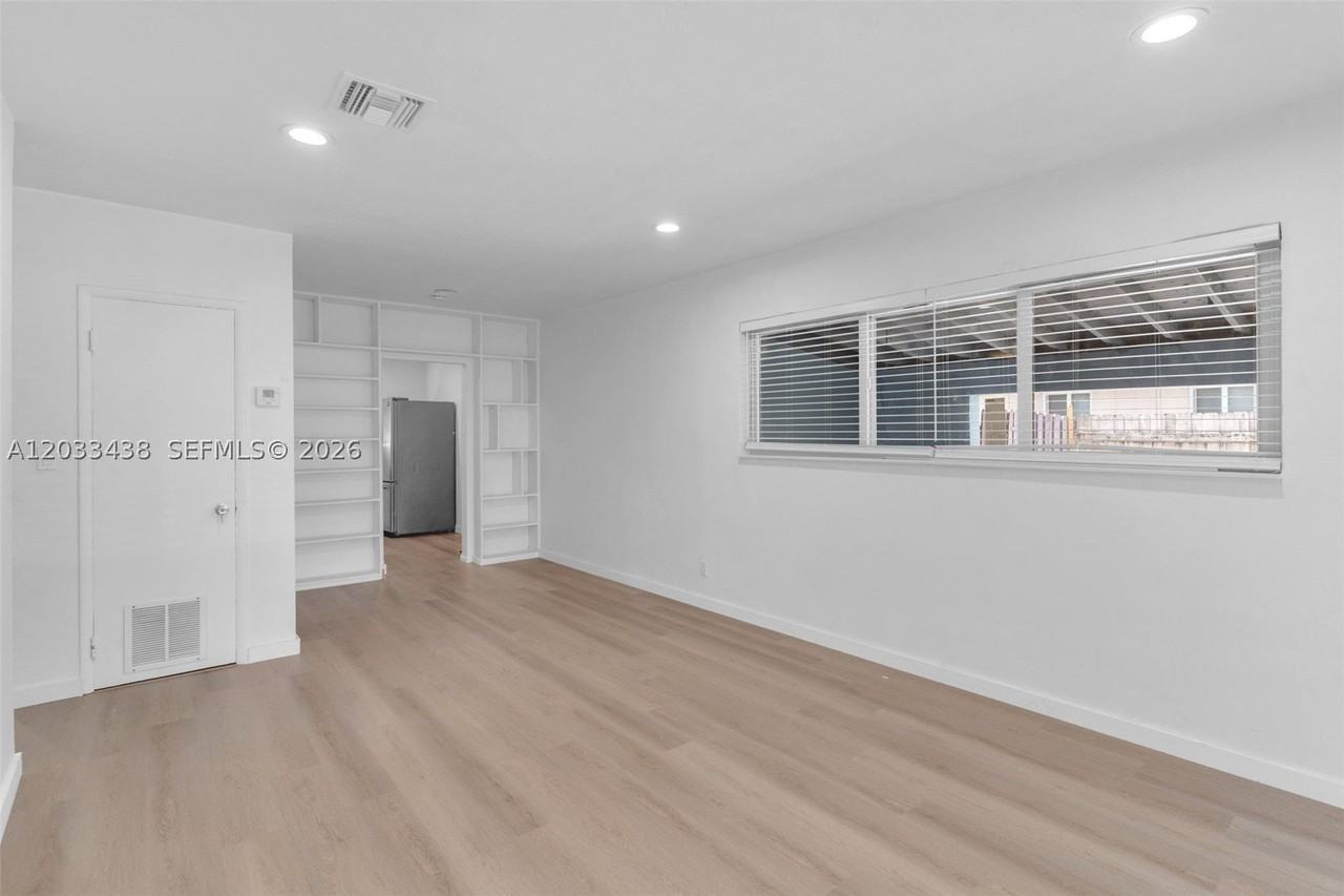 401 Sw 25th Ave - Photo 5 of 40