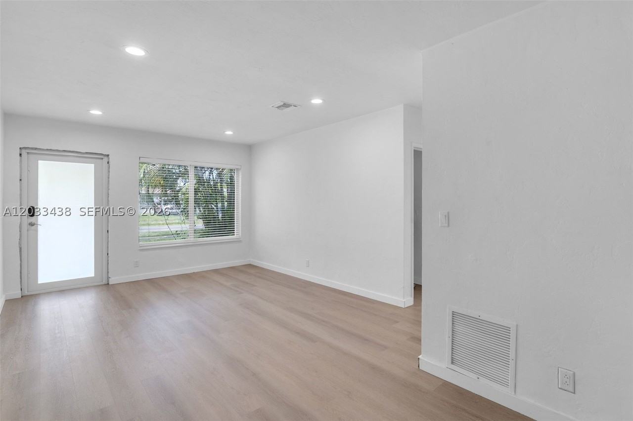401 Sw 25th Ave - Photo 7 of 40
