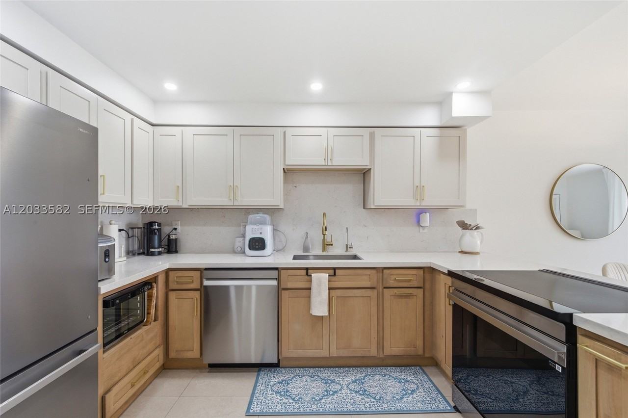 17800 Atlantic Blvd #PH3 - Photo 4 of 24