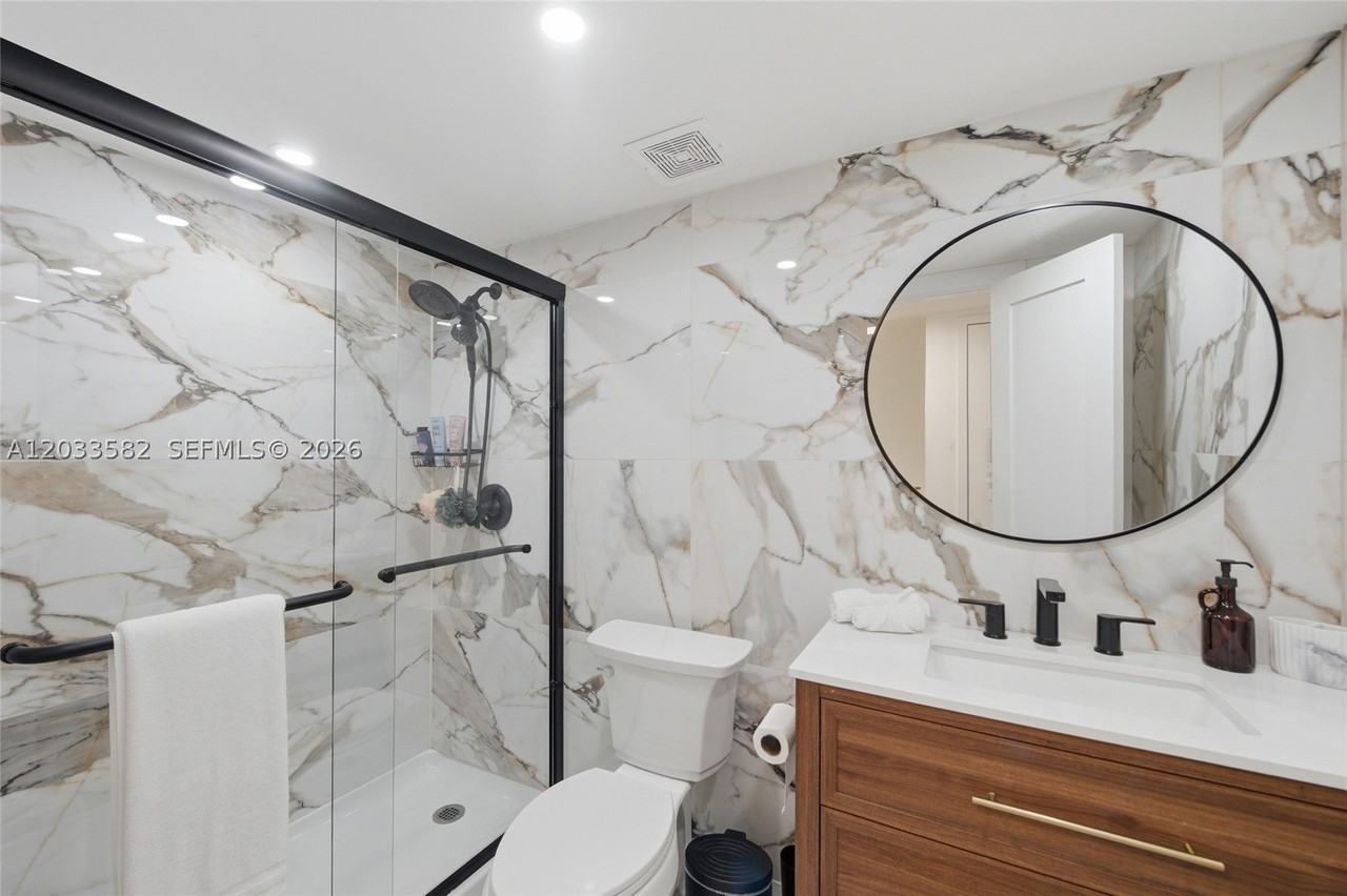 17800 Atlantic Blvd #PH3 - Photo 7 of 24
