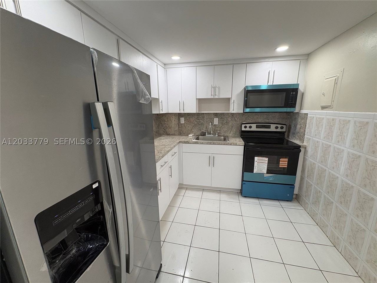 16740 Ne 9th Ave #303 - Photo 3 of 12