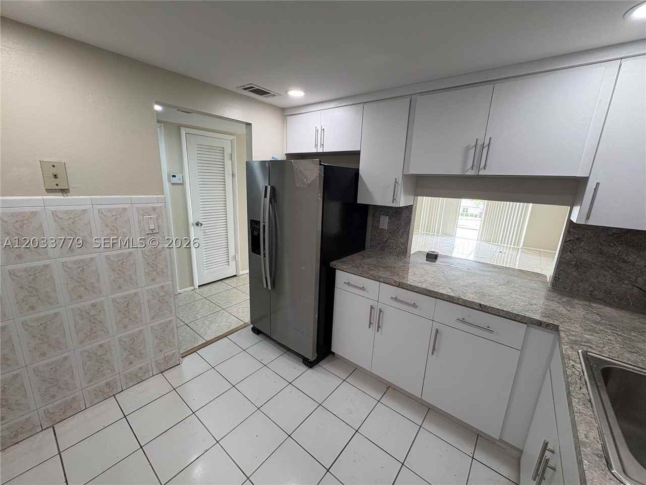 16740 Ne 9th Ave #303 - Photo 4 of 12