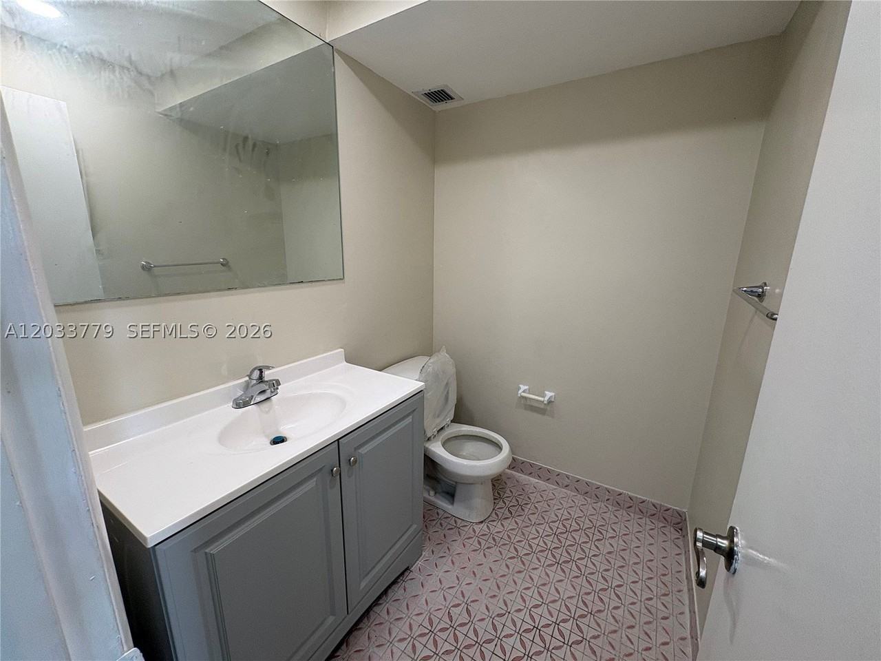16740 Ne 9th Ave #303 - Photo 5 of 12