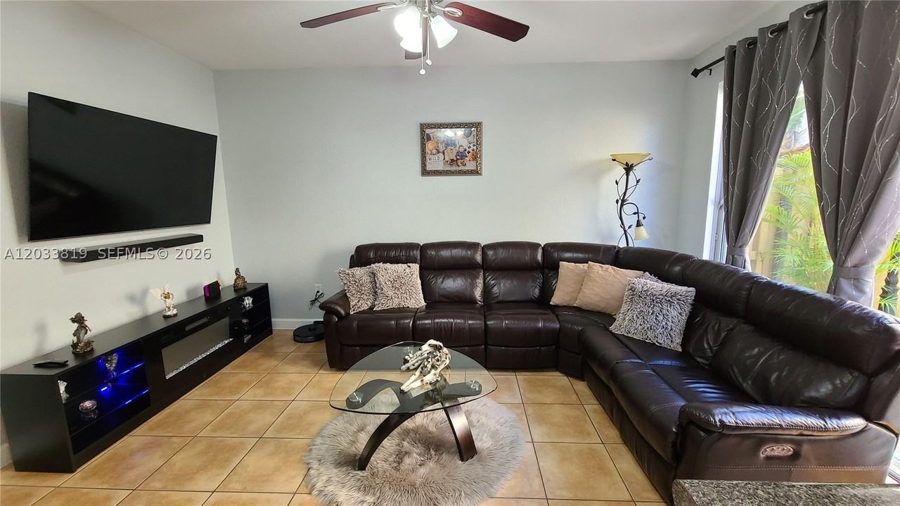 886 Sw 149th Ct #886 - Photo 5 of 19