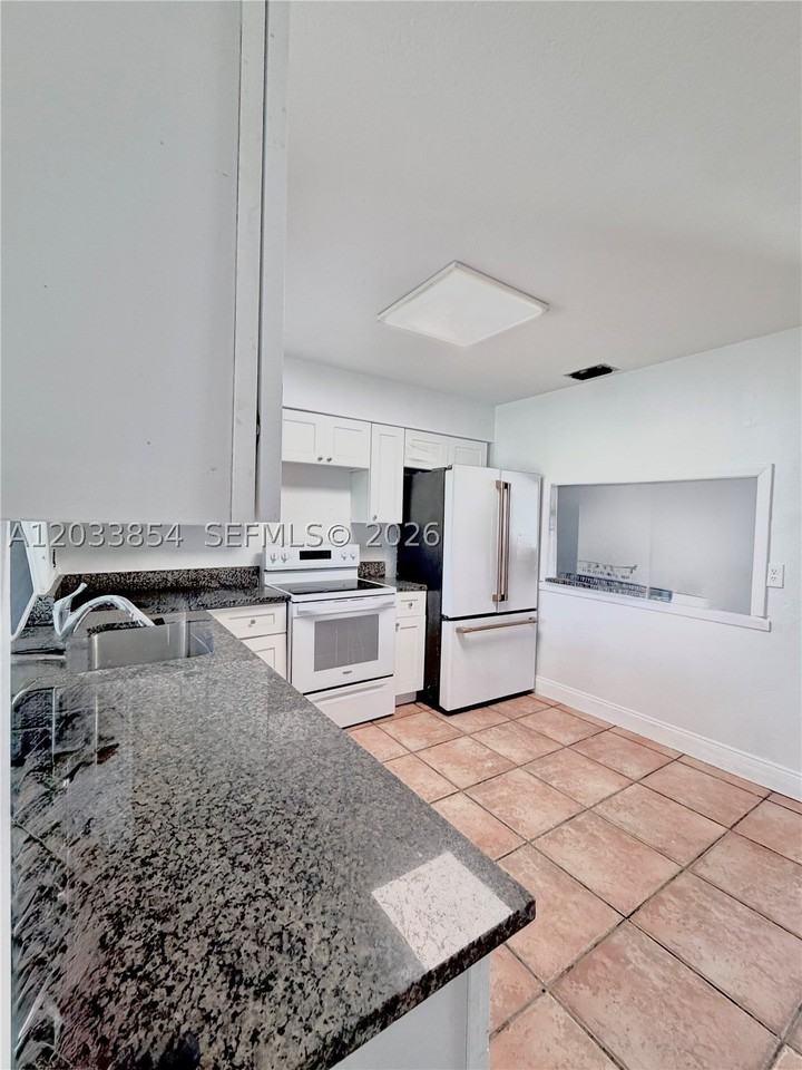 4540 Sw 43rd Ave #4540 - Photo 4 of 17