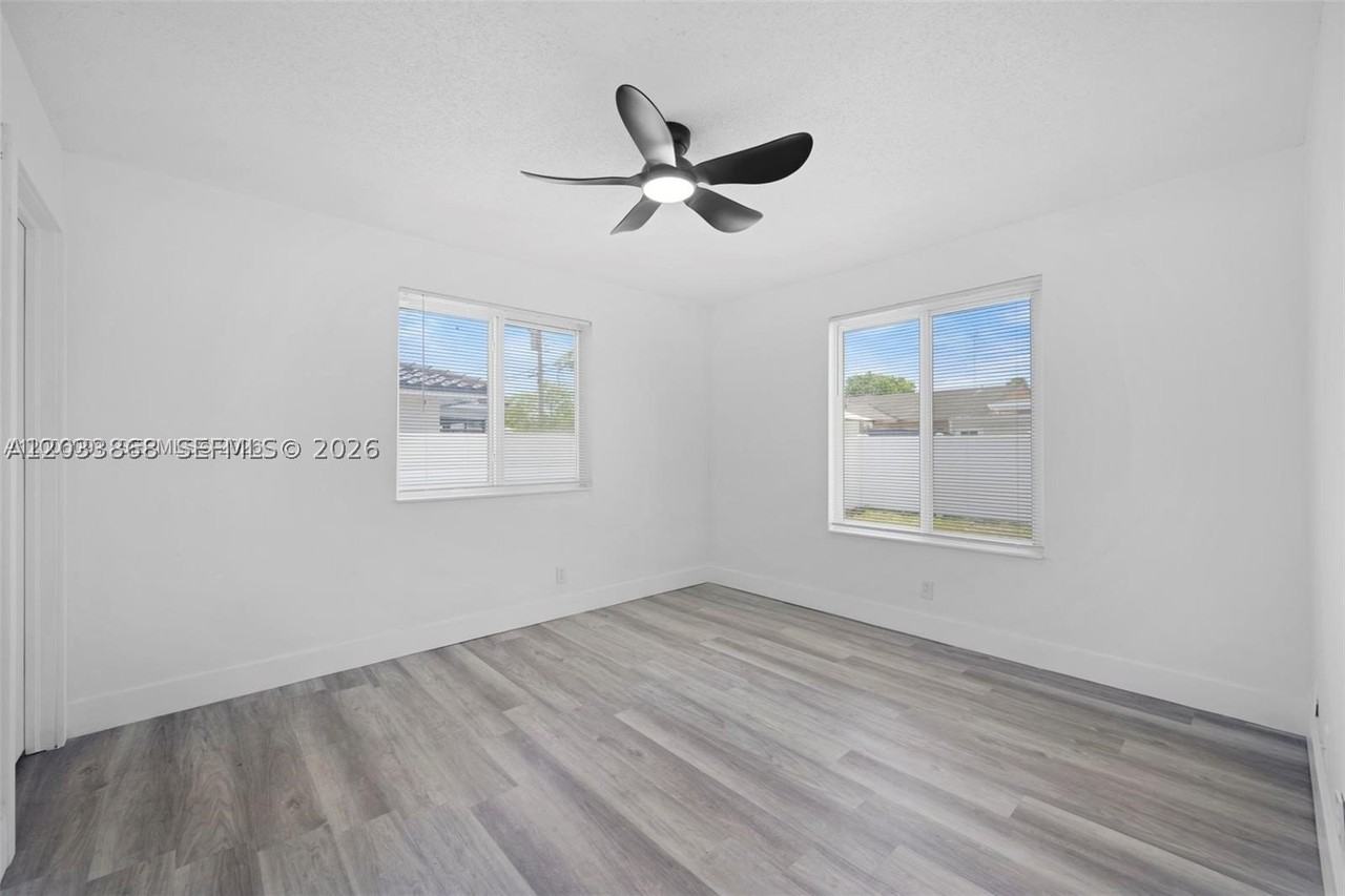 5580 Plunkett St #0 - Photo 7 of 8
