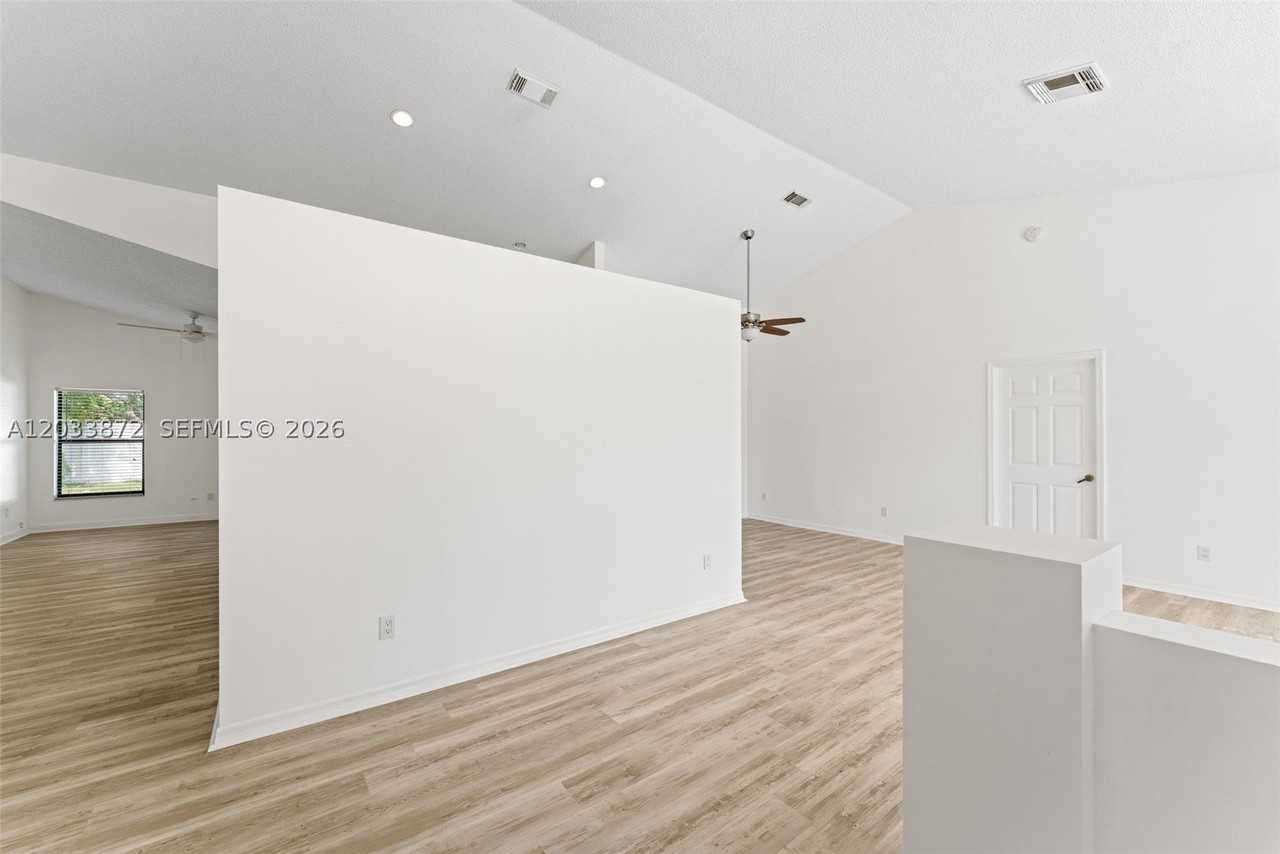 3561 Sw Carmody St #0 - Photo 4 of 35