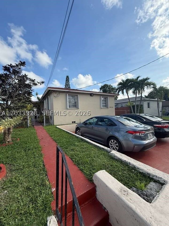 1140 Sw 9th St #2 - Photo 2 of 42