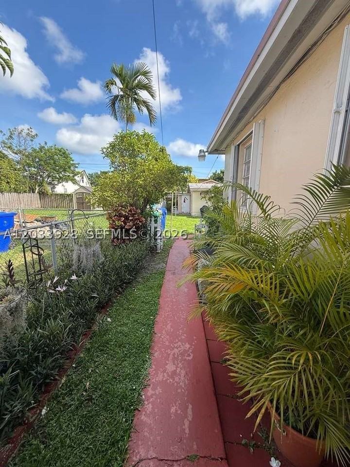 1140 Sw 9th St #2 - Photo 6 of 42